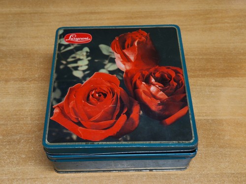 Scatola latta vintage - in,